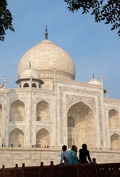 Bewunderer des Taj Mahal. von Floyd Angenent
