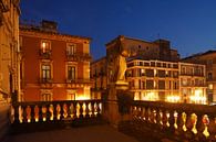 Häuser und Skulptur an der Piazza San Francesco d'Assisi bei Abendd�mmerung , Catania, Sizilien, Ita von Torsten Krüger Miniaturansicht