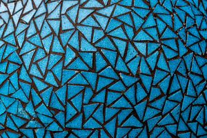 Mozaïek van blauwe driehoeken. van Don Fonzarelli