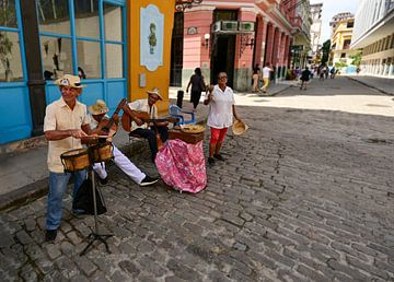 Street musicians in Havanna Cuba by Theo Groote