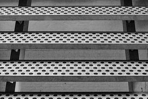 Die Stufen einer Stahltreppe