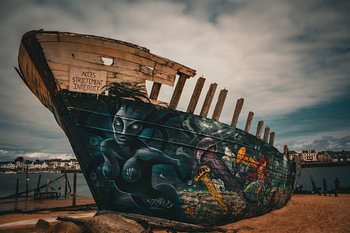 A beautifully decorated shipwreck