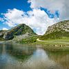 De Enollake in de Picos de Europa in Spanje. van ChrisWillemsen