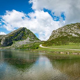 der Enollake in den Picos de Europa in Spanien von ChrisWillemsen