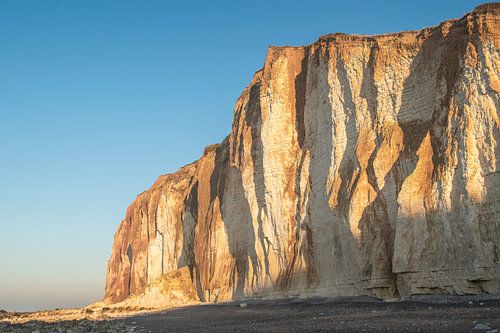 Witte kliffen in Normandie, Frankrijk bij zonsondergang - natuur en reisfotografie