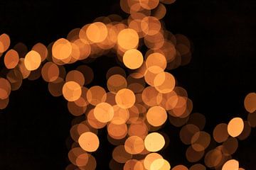 Yellow bokeh with red dot against a dark background by Joyce van Dijk Fotografie - fotografiekunst vanuit m'n