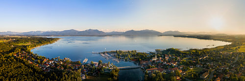 Chiemsee bei Seebruck mit Hafen und Fluss Alz von Dieter Meyrl