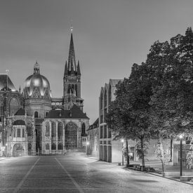 Aachener Dom schwarz-weiß von Michael Valjak