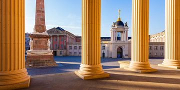 Gezicht op het stadspaleis met Fortunaportal in Potsdam van Werner Dieterich