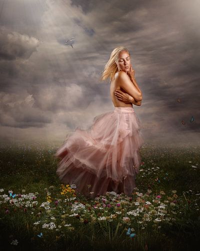 Fille dans sa robe rose