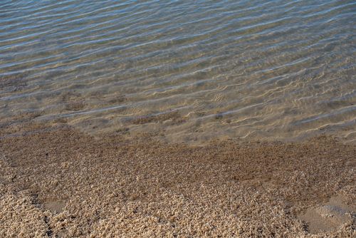 Das murmelnde Wasser des Meeres