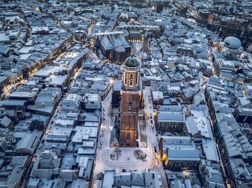 Zwolse Peperbus kerktoren tijdens een koude winter zonsopgang van Sjoerd van der Wal Fotografie