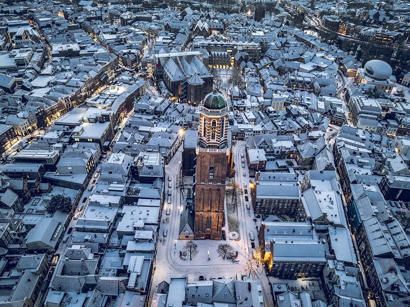 Zwolle Peperbus Kirchturm während eines kalten Wintersonnenaufgangs von Sjoerd van der Wal Fotografie