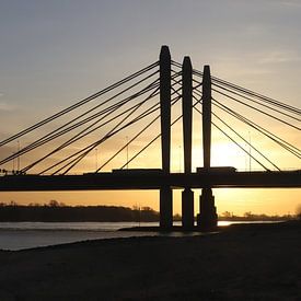 Sonnenaufgang und Tacitus-Brücke von Ger Loeffen