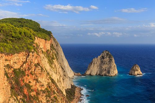 Meerblick mit einer Felsformation auf der Insel Zakynthos in Griechenland