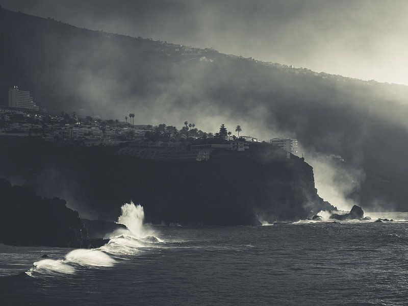 Déferlement sur la côte de Ténériffe par Aurica Voss