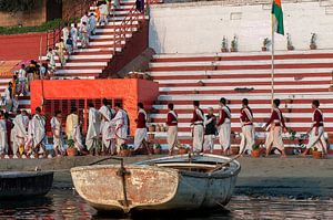 India: Ochtendceremonie aan de Ganges (Varanasi)