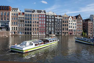 Amsterdam - Touristenboot auf dem Damrak von t.ART