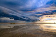 Zonsopgang op het strand van Texel met een naderende onweerswolk van Sjoerd van der Wal Fotografie thumbnail