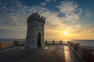 De vuurtoren van Piazza Bovio in Piombino van Stefano Orazzini