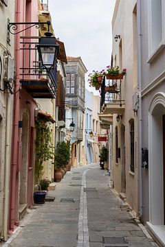 Colourful street in Rethymon, Crete | Travel photography by Kelsey van den Bosch