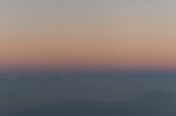 Abstrakter Sonnenaufgang mit Pastellfarben