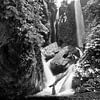 Waterval in Nepal (Zwart-Wit) van René Holtslag