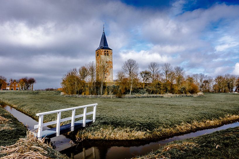 Kerktoren op een terp van Jaap Terpstra