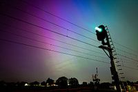 Nordlicht über der Eisenbahn bei Zwolle
