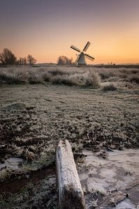 Le moulin blanc de Groningue dans un monde gelé