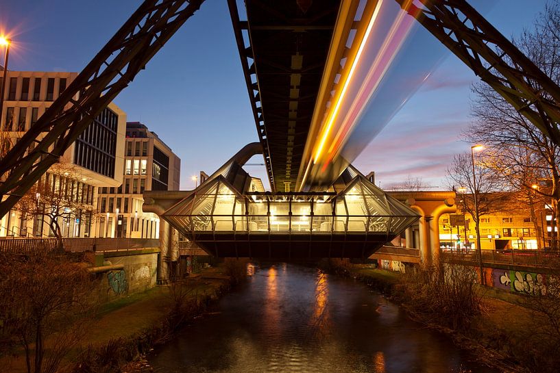 Chemin de fer suspendu Wuppertal par Peter Schickert