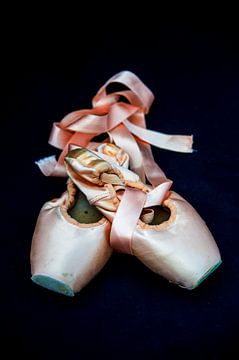 Chaussures de ballet, pointes. sur Blond Beeld
