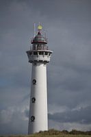 Vuurtoren tegen een dreigende lucht.