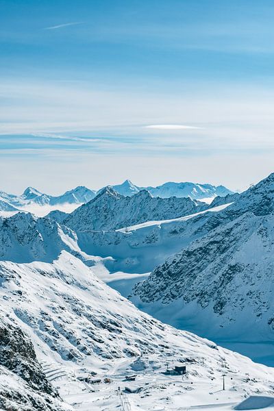 Winter view over the Piztal glacier by Leo Schindzielorz