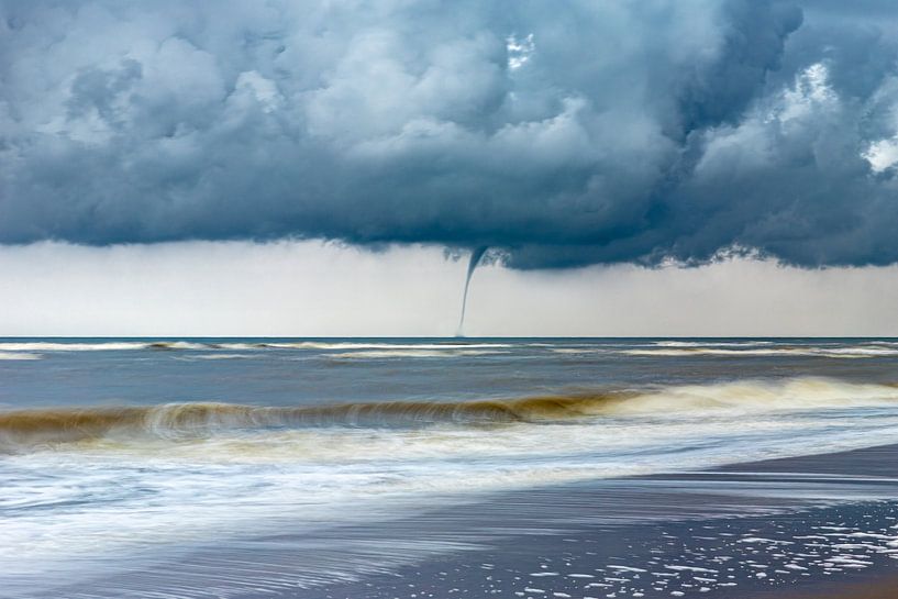 Wasserfontäne über dem Meer von Yanuschka | Fotografie Noordwijk