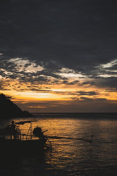 Sunset on Sunset Beach: Koh Lipe's evening spectacle by Ken Tempelers