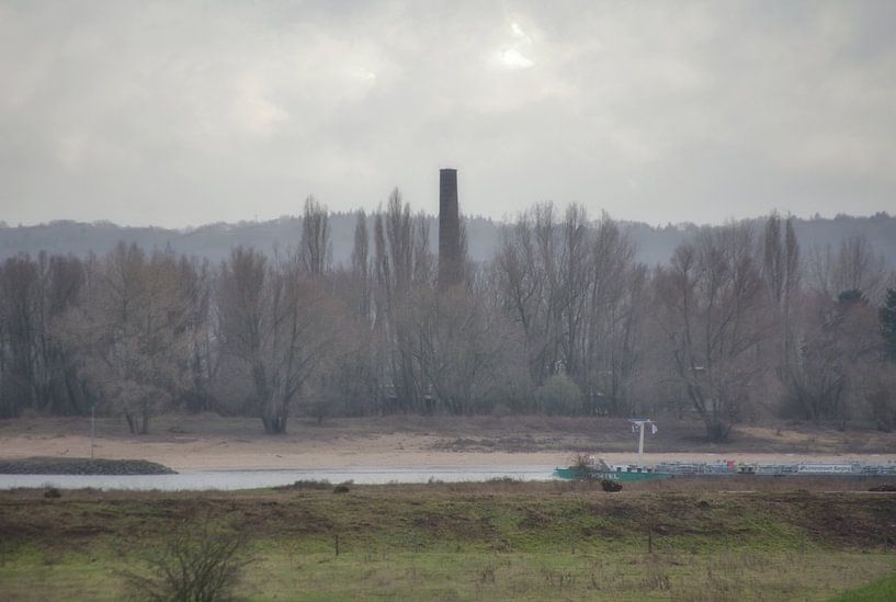 L'ancienne briqueterie le long de la rivière Waal par Jurjen Jan Snikkenburg