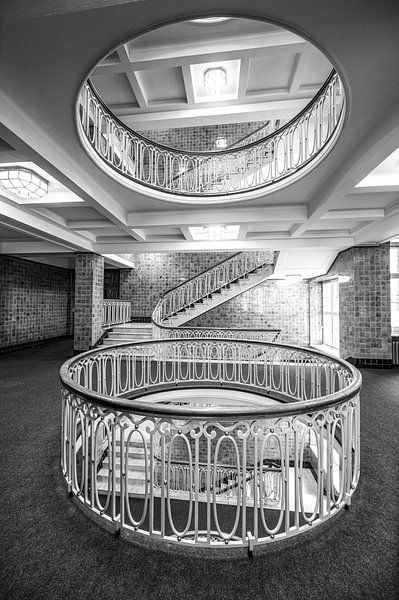 Architectural elegance - perspectives in the stairwell by Karsten Rahn