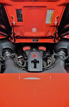 V8 motor Ferrari 488 spider van Niels Dep