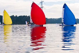 Zeil wedstrijd boten in volle zeilen by Brian Morgan