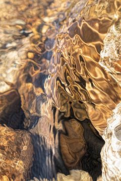 Stromend water van Mariëro Fotografie