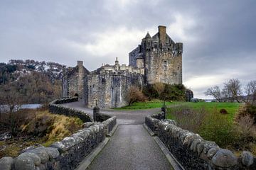 Kasteel in Schotland Eilean Donan Castle van Michel Seelen