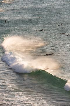 Surf in Playa de Gerra, Cantabrië van Rogier Muller