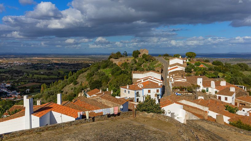 Uitzicht op Monsaraz in de Alentejo, Portugal van Adelheid Smitt