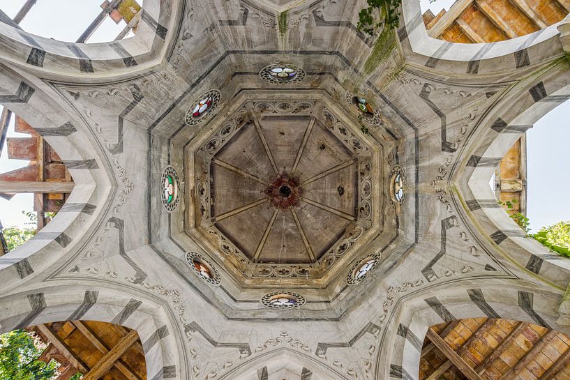 Abandoned church - Chapel - Ceiling painting by Gentleman of Decay