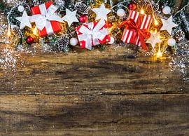 Christmas decoration with gift boxes, star shapes, by Alex Winter