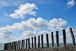 Paalhoofden aan de Oosterschelde van Zeeland op Foto
