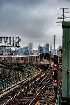 Subway train in New York by Karsten Rahn