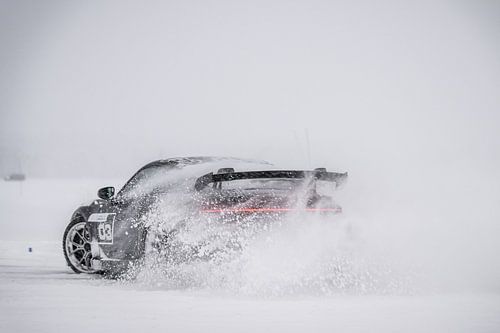 Drifting Porsche 992 GT3 in Lapland