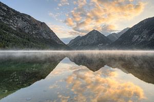 Het meer van Heiterwanger in Tirol van Michael Valjak